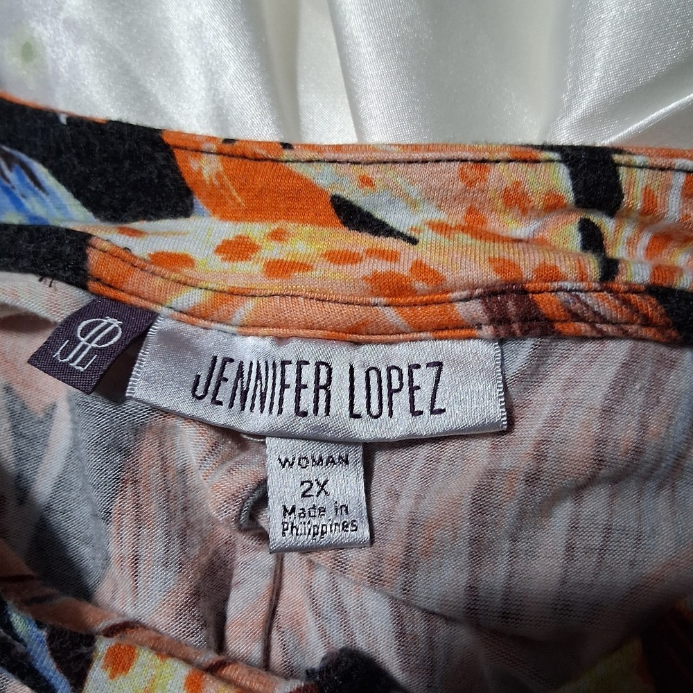 Jennifer Lopez Womens Tunic Plus Size 2X Floral Keyhole‎ Neckline Shark bite hem - Picture 9 of 11